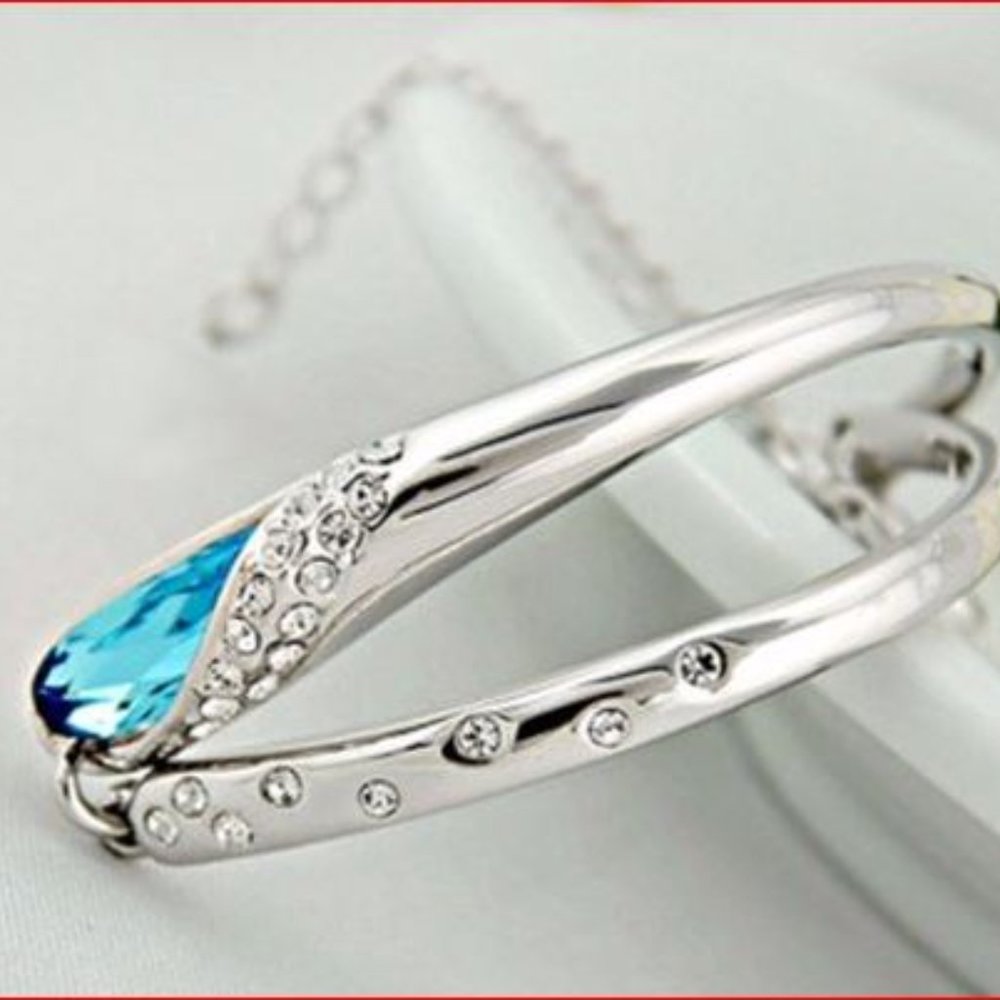 Ladies Charming Blue Rhinestone Silver Hand Chain - Picture 2 of 5